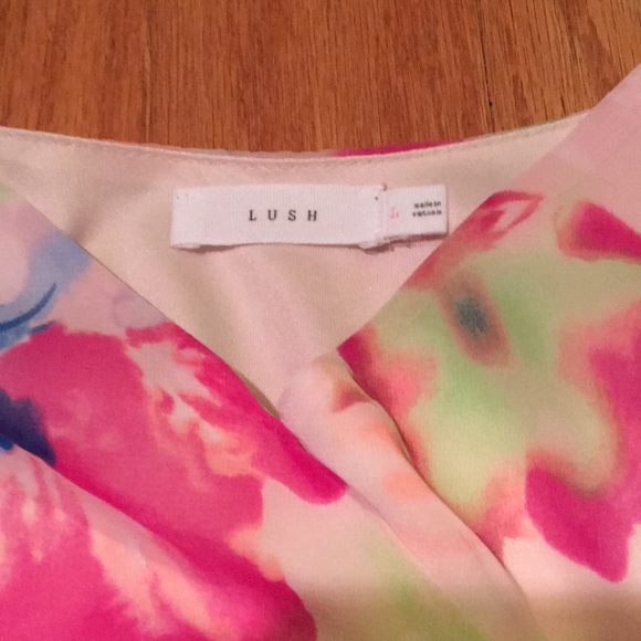 Gorgeous Lush Surplice Dress - Picture 4 of 8